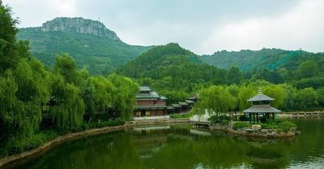 文明旅游新風(fēng)尚，泉城景區(qū)展新顏——聚焦“十一”假期第五天景區(qū)管理與游客風(fēng)貌